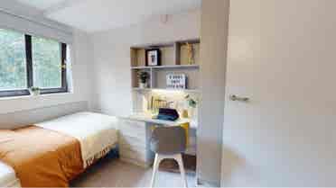Student Room Available!!!