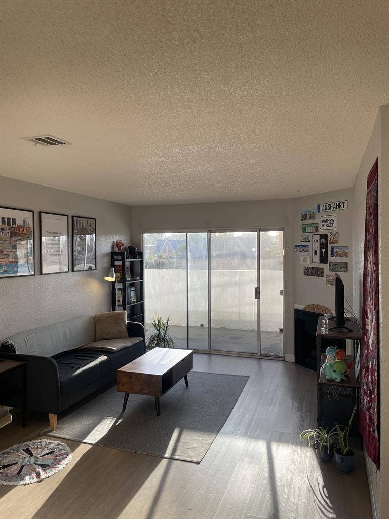 Spacious 2 Bedroom Sublet Koreatown