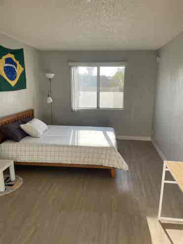 Spacious 2 Bedroom Sublet Koreatown