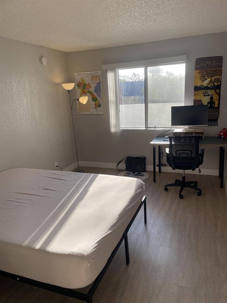 Spacious 2 Bedroom Sublet Koreatown