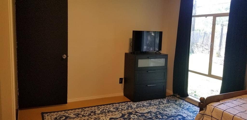 Single Room and bathroom available