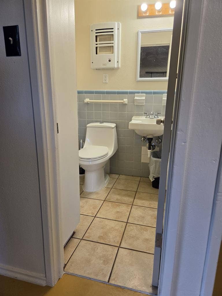 Single Room and bathroom available