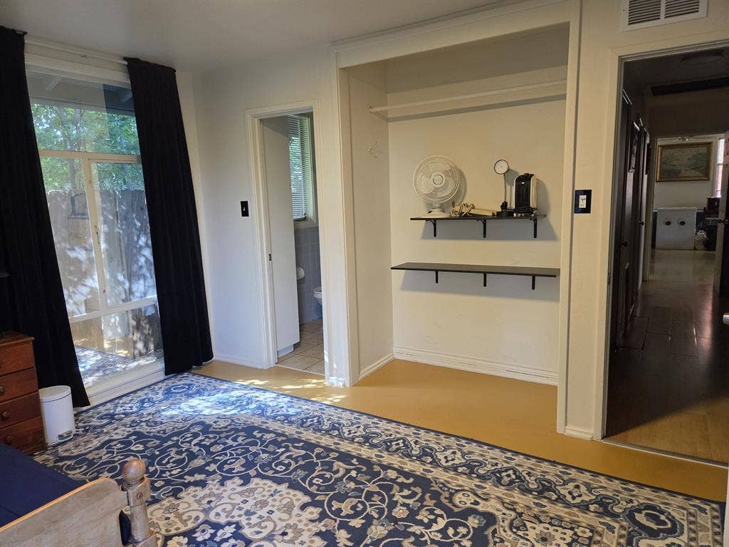 Single Room and bathroom available
