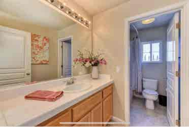 2 Rooms Available in South Natomas