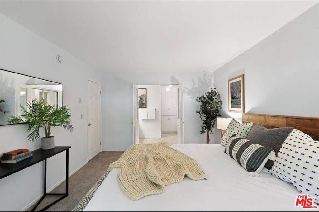 Perfect Location many amenities!