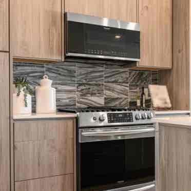 Room available 3-bedroom townhouse.