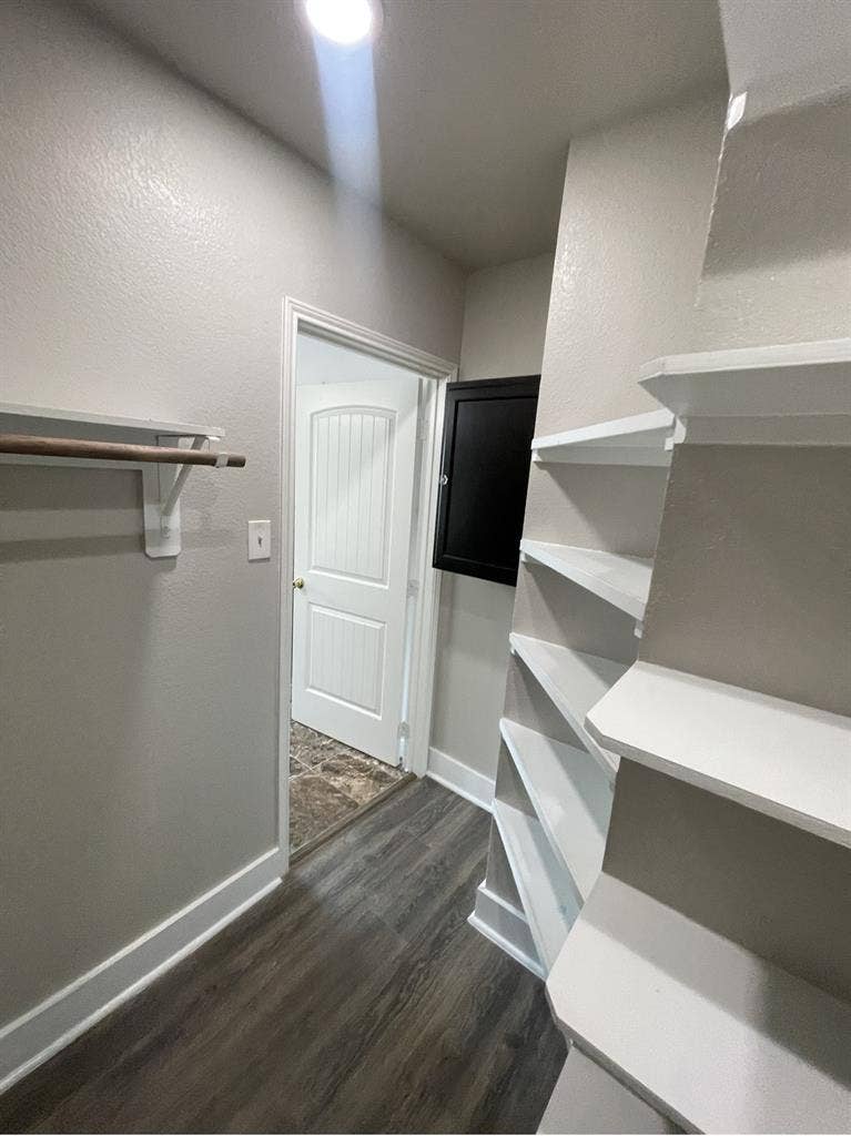 This cozy apartment ready June 3rd
