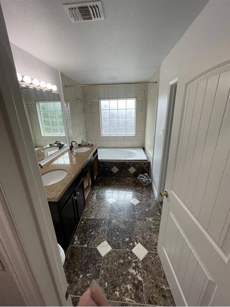 This cozy apartment ready June 3rd