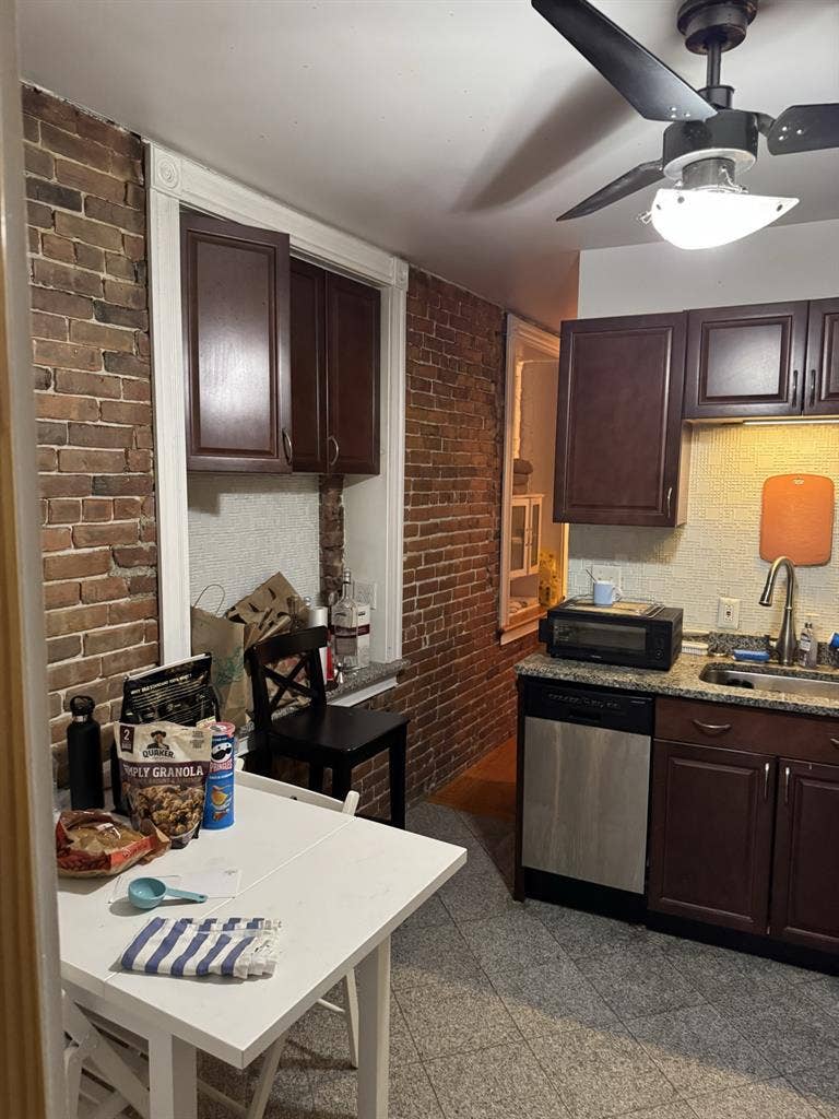 Looking for new roomate