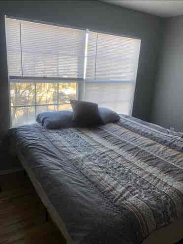 Looking for roommate