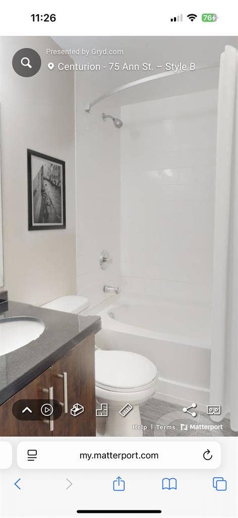 1 room available in 3bed apartment