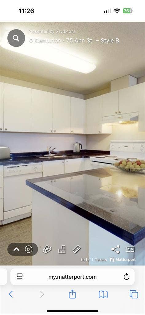 1 room available in 3bed apartment