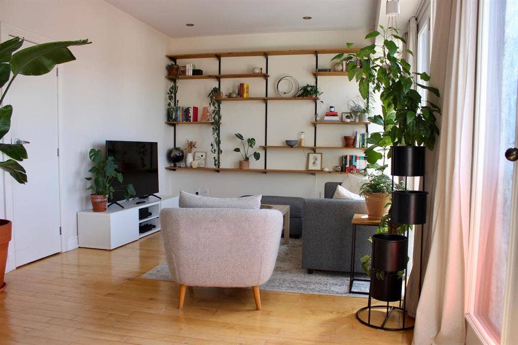 4 ½ Apartment for Sublt (4 months)