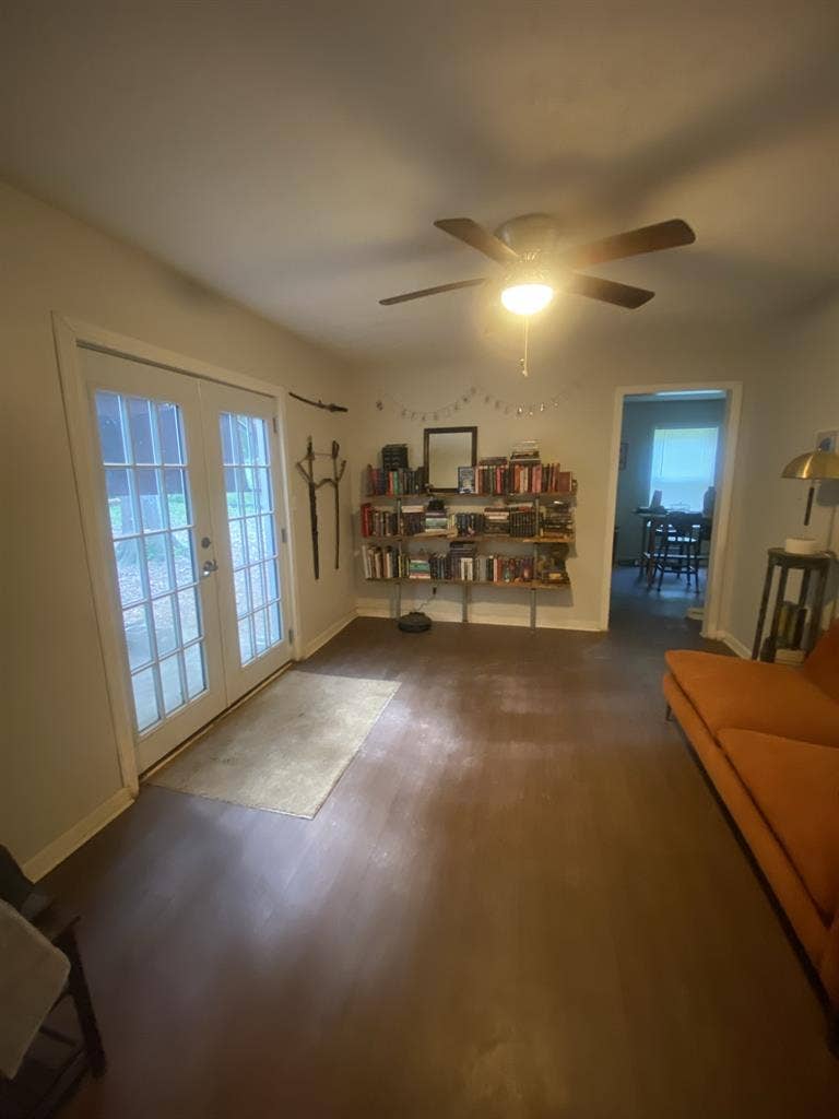 Room and shared bathroom available!