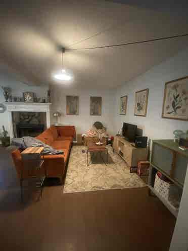 Room and shared bathroom available!