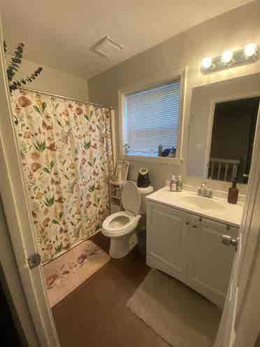 Room and shared bathroom available!