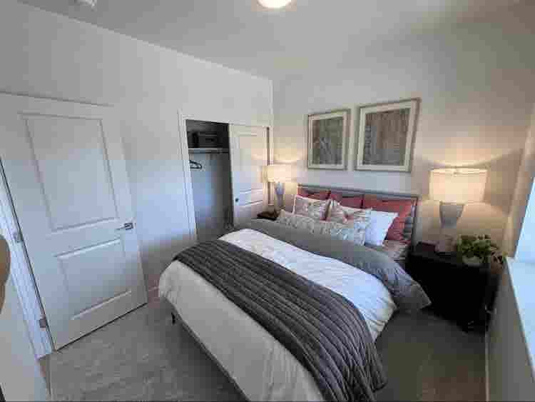 Private room & bathroom