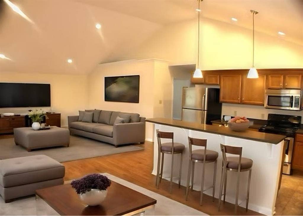 Private bedroom~ w bethel ave