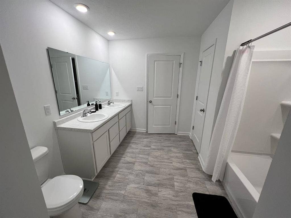 roomates for a 5 bedroom home
