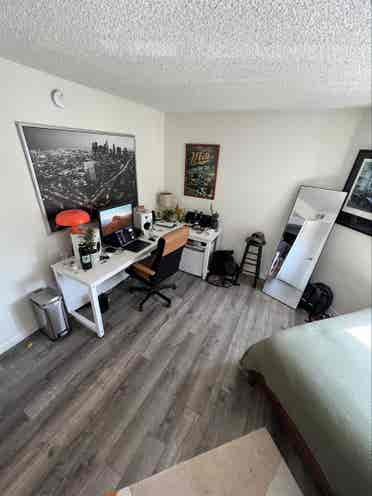 Luxury bedroom/bath in Hollywood
