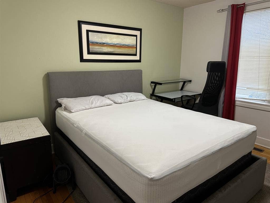room for rent in 4 bedroom house