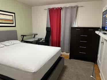 room for rent in 4 bedroom house