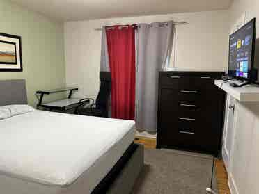 room for rent in 4 bedroom house