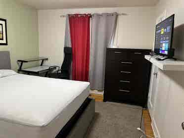 room for rent in 4 bedroom house