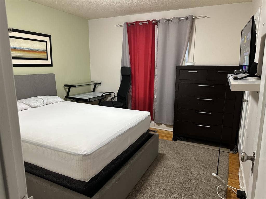 room for rent in 4 bedroom house