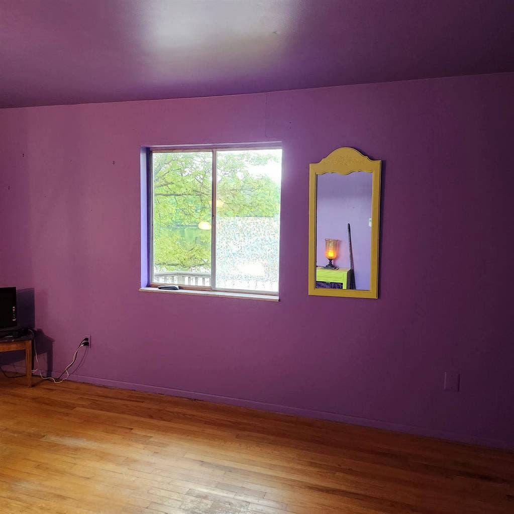 Peaceful, Purple Room w/ lake views