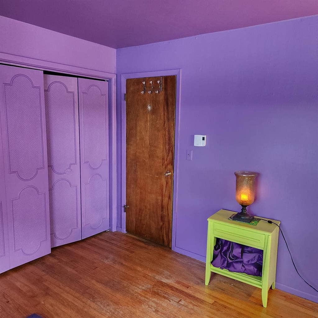 Peaceful, Purple Room w/ lake views