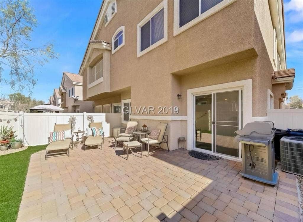 Townhouse room for rent