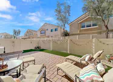 Townhouse room for rent