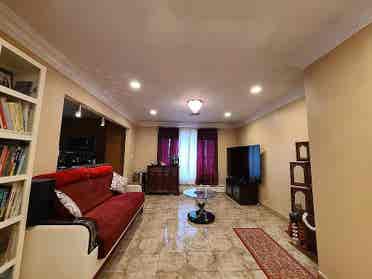 Well Maintained full bath