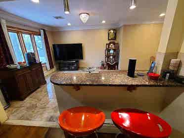 Well Maintained full bath