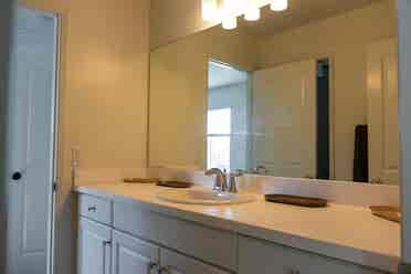 PRIVATE DOUBLE ROOM & BATHROOM