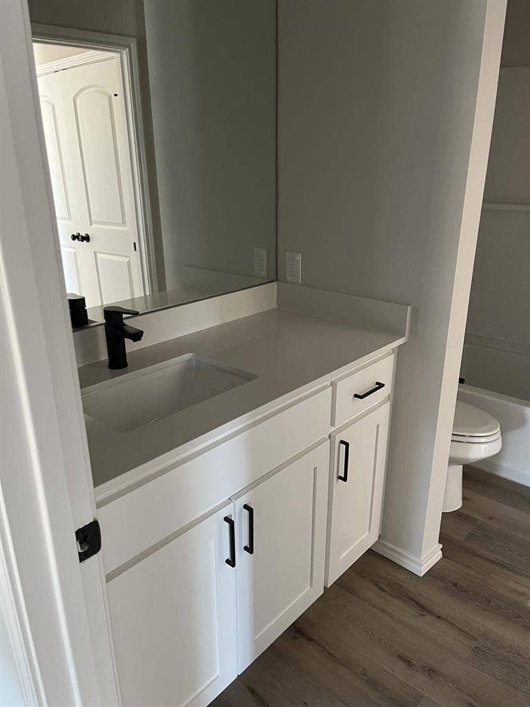 1 Bedroom Apartment 6 Months