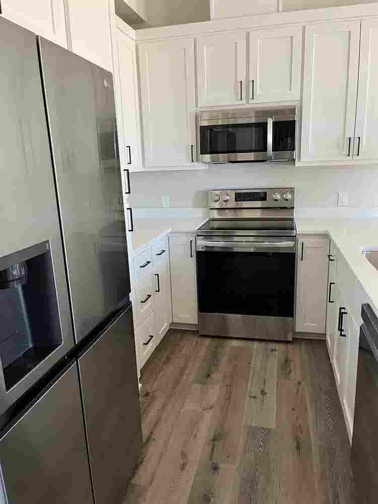 1 Bedroom Apartment 6 Months