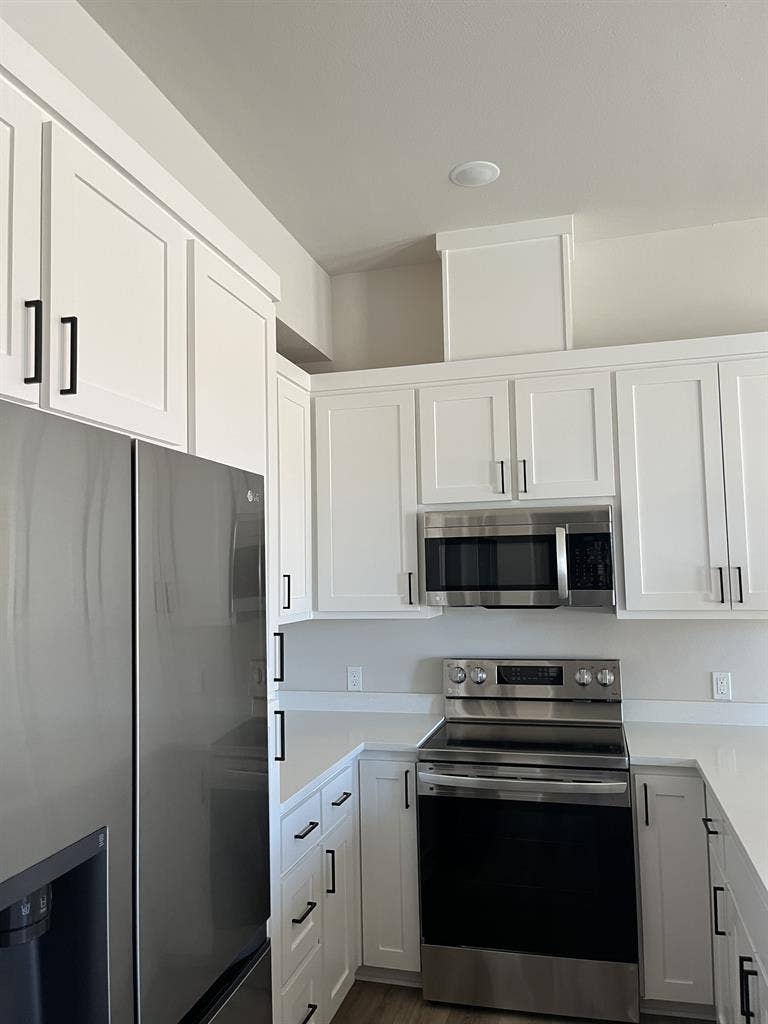 1 Bedroom Apartment 6 Months
