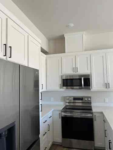1 Bedroom Apartment 6 Months
