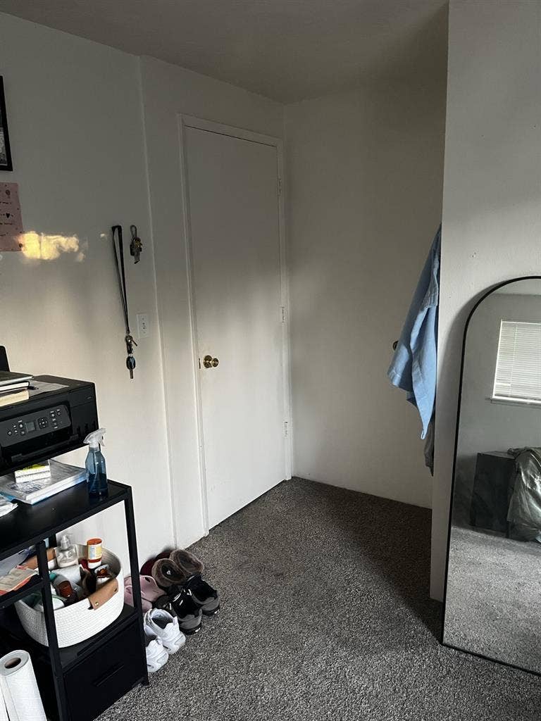 Room w/ private entrance near OSU!