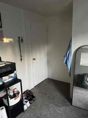 Room w/ private entrance near OSU!