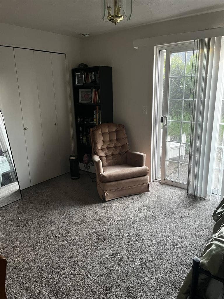 Room w/ private entrance near OSU!