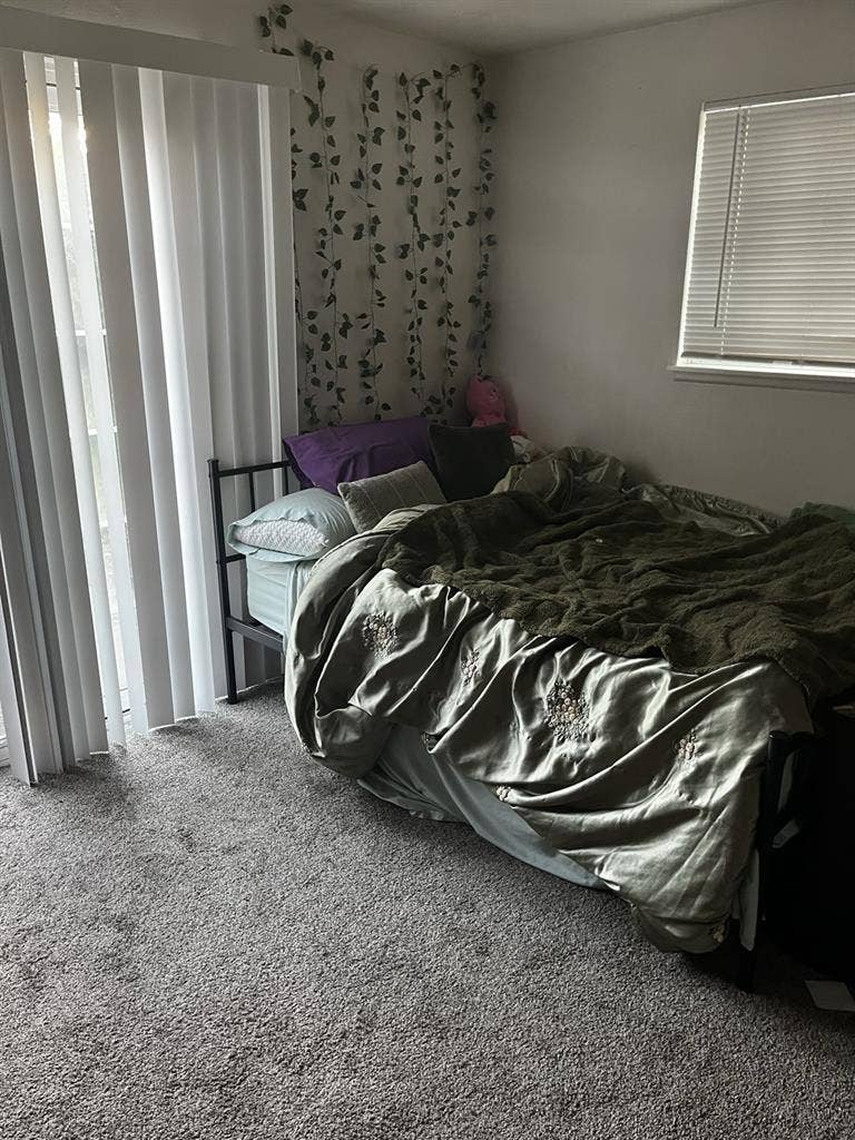 Room w/ private entrance near OSU!