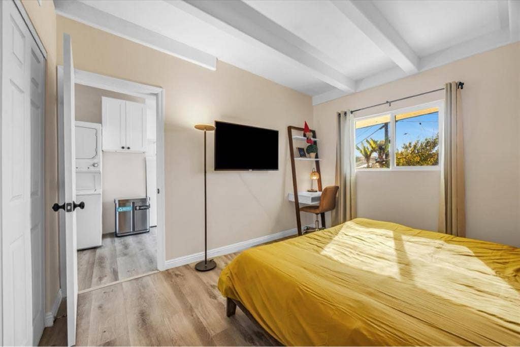 Looking for a female roommate