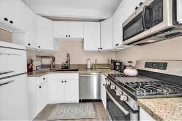 Looking for a female roommate