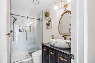Looking for a female roommate