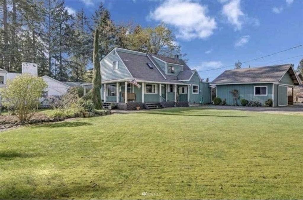 Large Bedroom in Tacoma