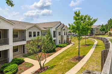 Open room for 3 bedroom apt(Oxford)