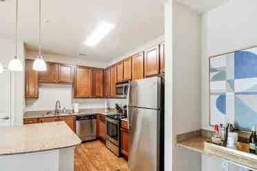 Open room for 3 bedroom apt(Oxford)